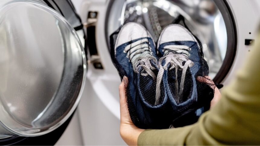 Cipő mosása mosógépben mosózsákban