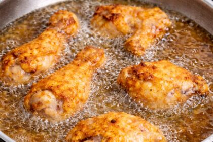 Olajban sütés fröcsögéssel