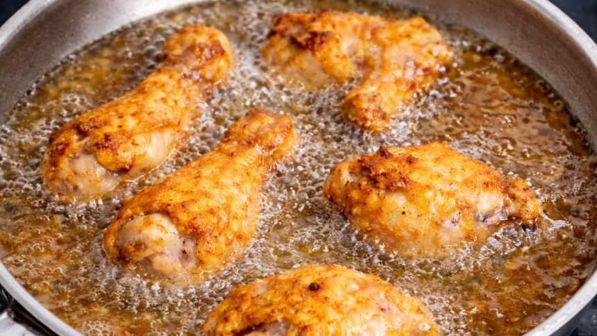 Olajban sütés fröcsögéssel