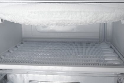 Jeges fagyasztó a hűtőszekrényben, amely csökkenti a hűtés hatékonyságát